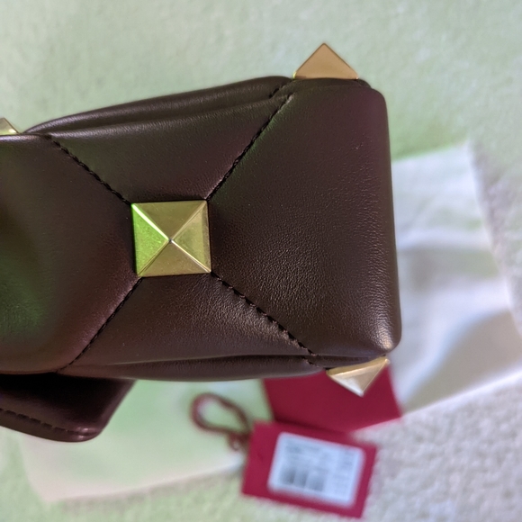Authentic VALENTINO ROMAN STUD BAG MEDIUM - Picture 12 of 16